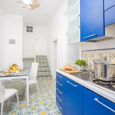 Appartement Brezza Marina-authentic Flat By The